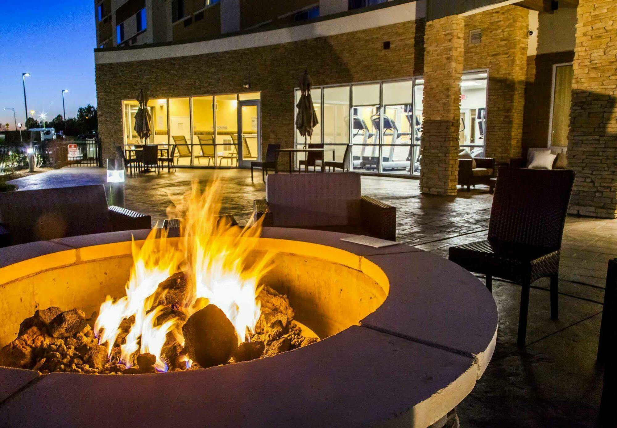 Courtyard By Marriott St. Louis St. Peters Saint Peters Exterior foto